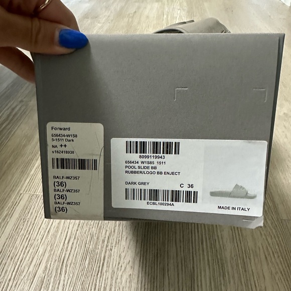 Balenciaga slides in light gray - Picture 4 of 7